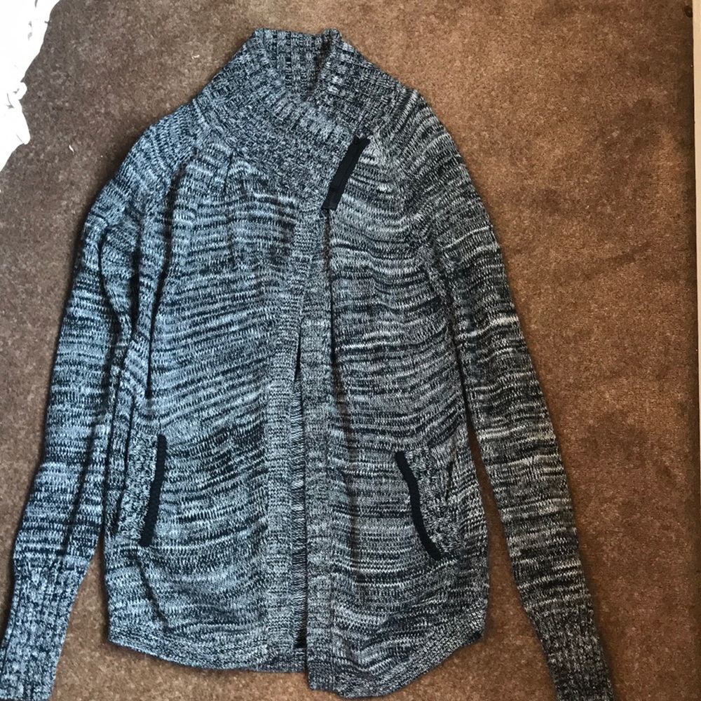 Ivivva black and white shawl/pullover sz 12 girls